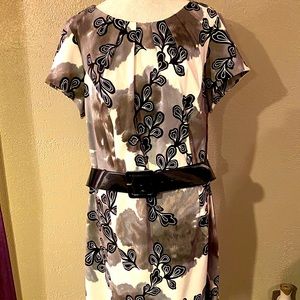 Scoop neck pleated knee length dress